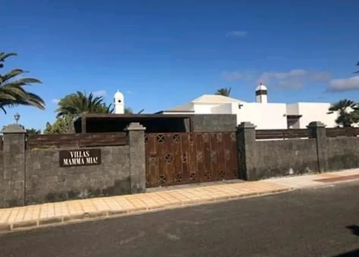 Villa Mamma Mia Sleeps 6 With Pool Playa Blanca (Lanzarote)