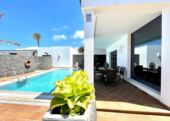 Mamma Mia Sleeps 6 With Pool * Playa Blanca (Lanzarote)