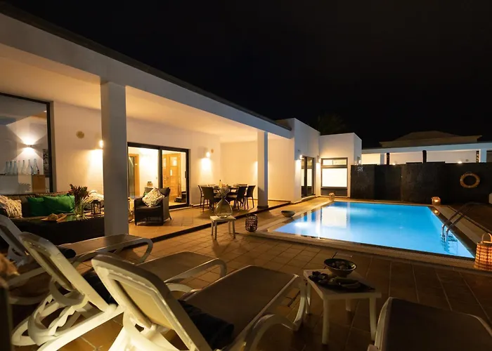 Villa Mamma Mia Sleeps 6 With Pool Playa Blanca (Lanzarote)