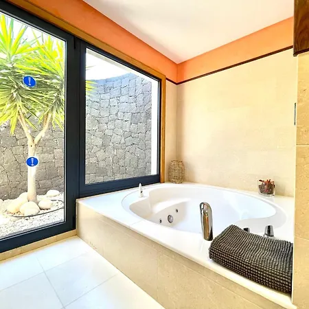 Mamma Mia Sleeps 6 With Pool Playa Blanca