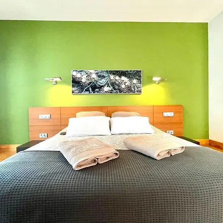 Villa Mamma Mia Sleeps 6 With Pool *