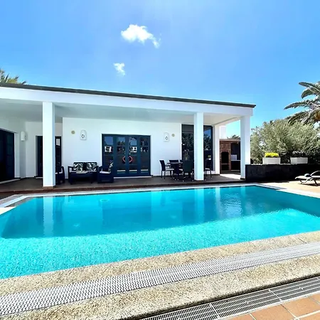 Mamma Mia Sleeps 6 With Pool Playa Blanca