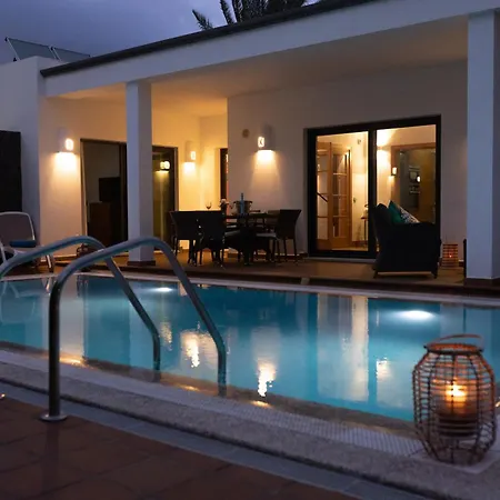 Mamma Mia Sleeps 6 With Pool Willa