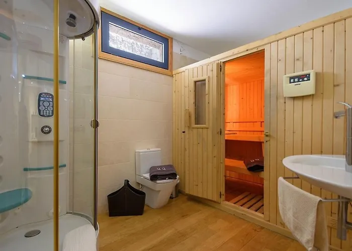 Villa Mamma Mia Sleeps 6 With Pool *