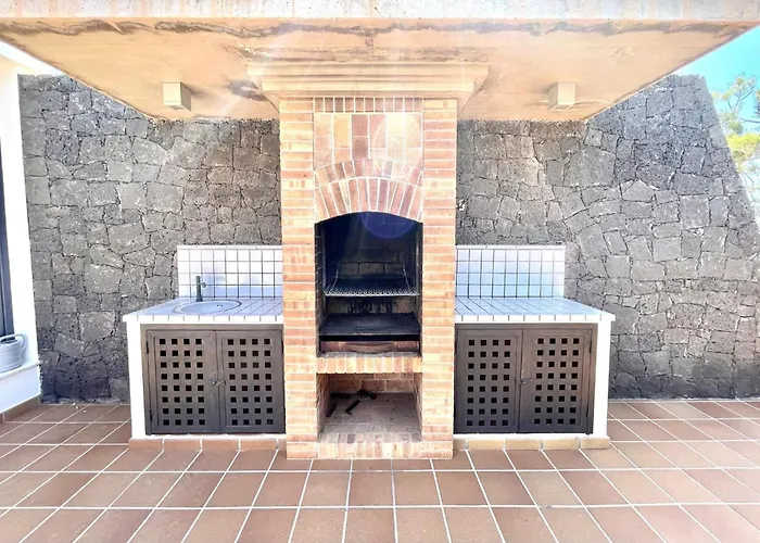 Mamma Mia Sleeps 6 With Pool Villa Playa Blanca (Lanzarote)