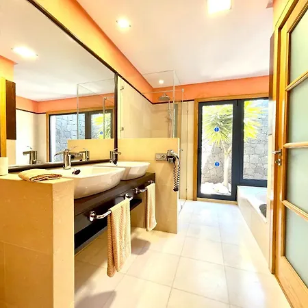 Mamma Mia Sleeps 6 With Pool プラヤ・ブランカ